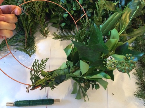4. How To Make A Fresh Green Christmas Wreath